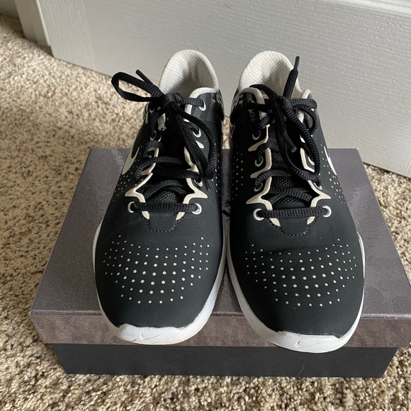 Black Nike Fitsole Tennis Shoes - Picture 3 of 5